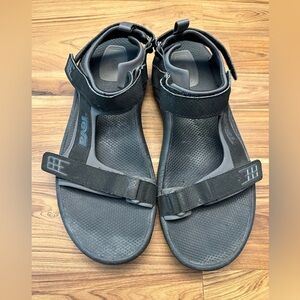 Mens Teva Sandals size 10 black minam sandal